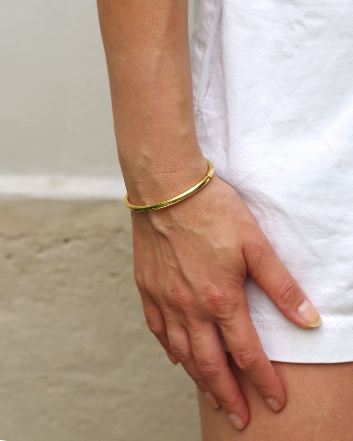 Hollow gold bracelet