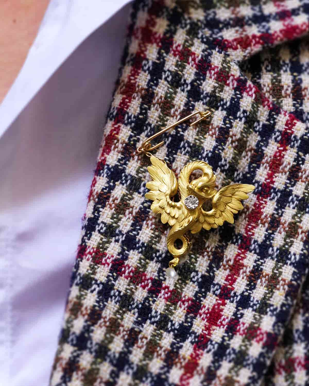 broche chimère en or