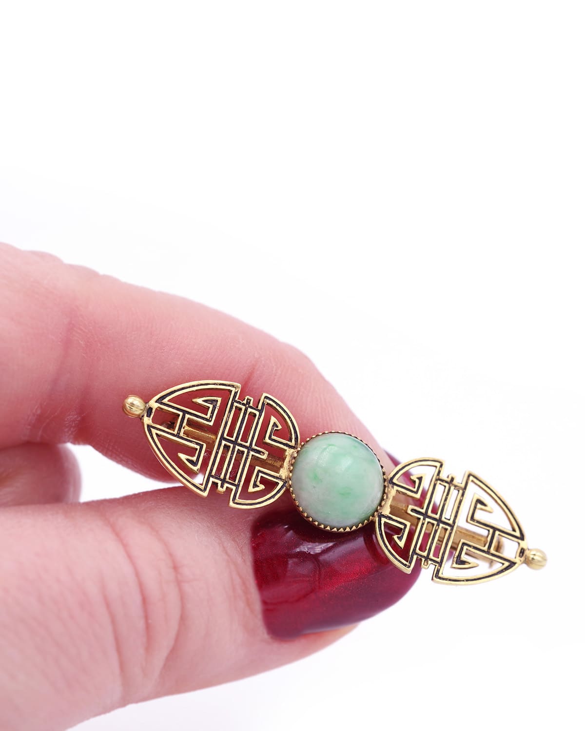 Art deco jade brooch in gold