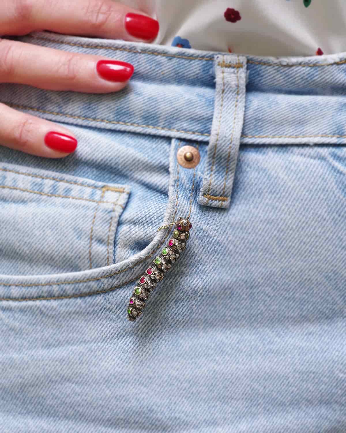 broche chenille articulée en or