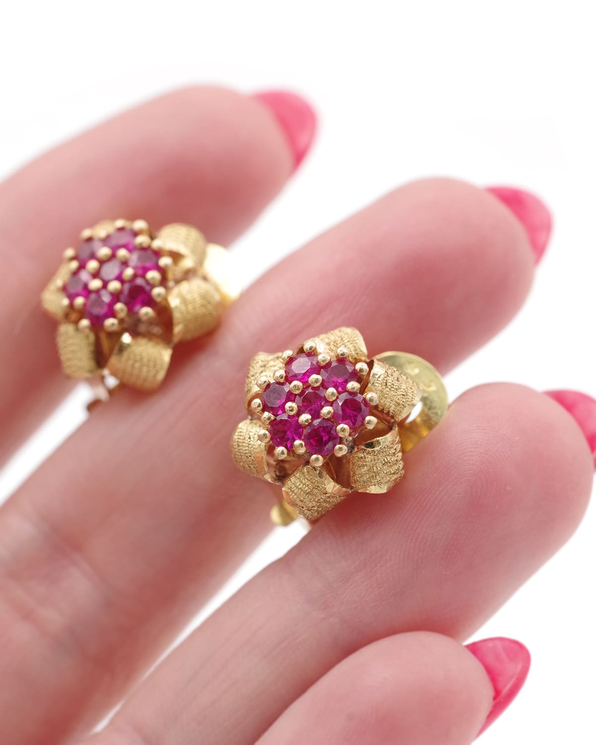 Clips d'oreille fleurs rubis
