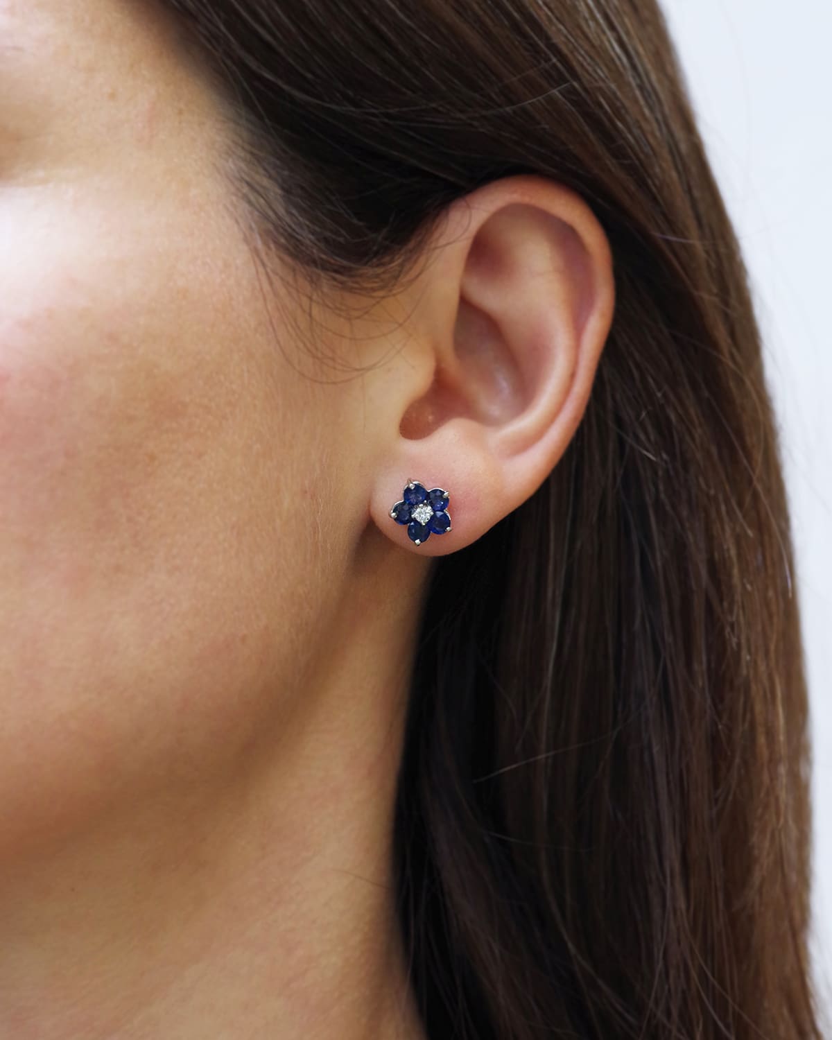 clou oreille fleur diamants et saphirs