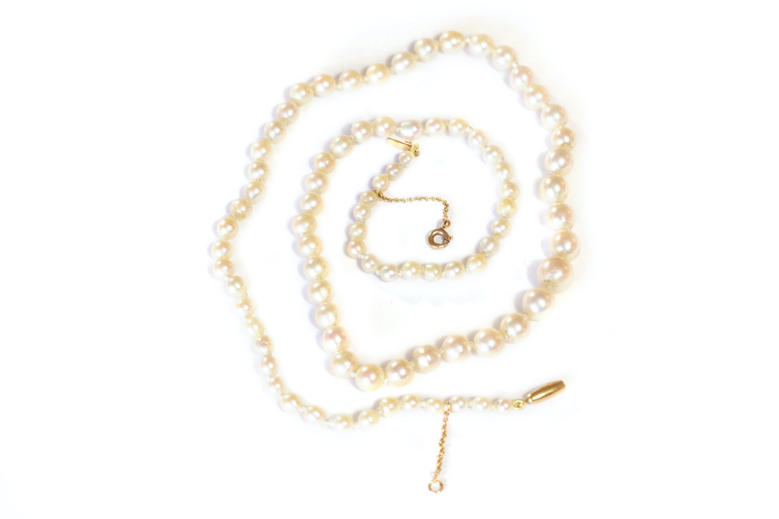collier de perle blanches en chute anniversaire 18 ans