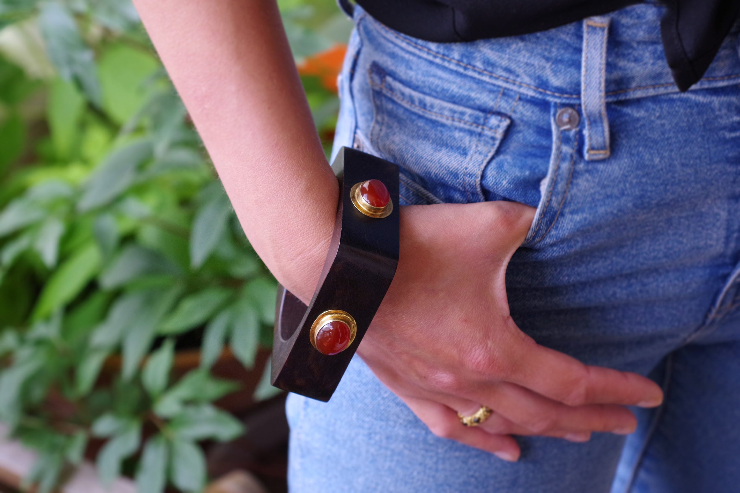 Bracelet jonc bois cornaline