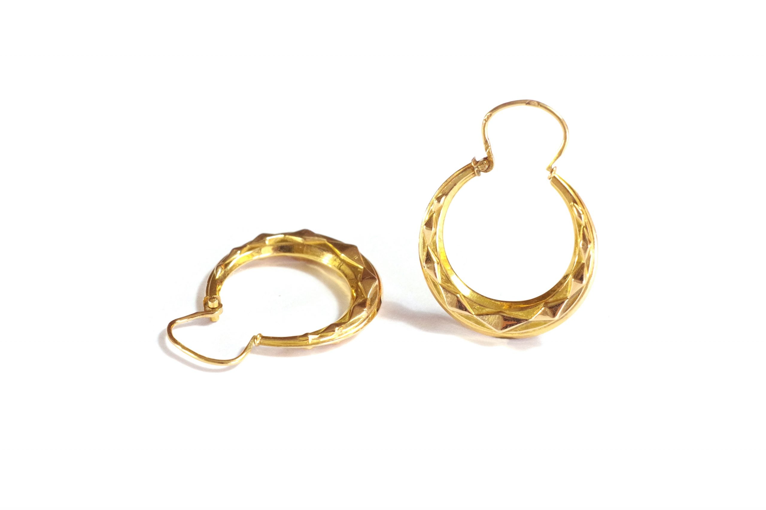 Creoles en or à facettes