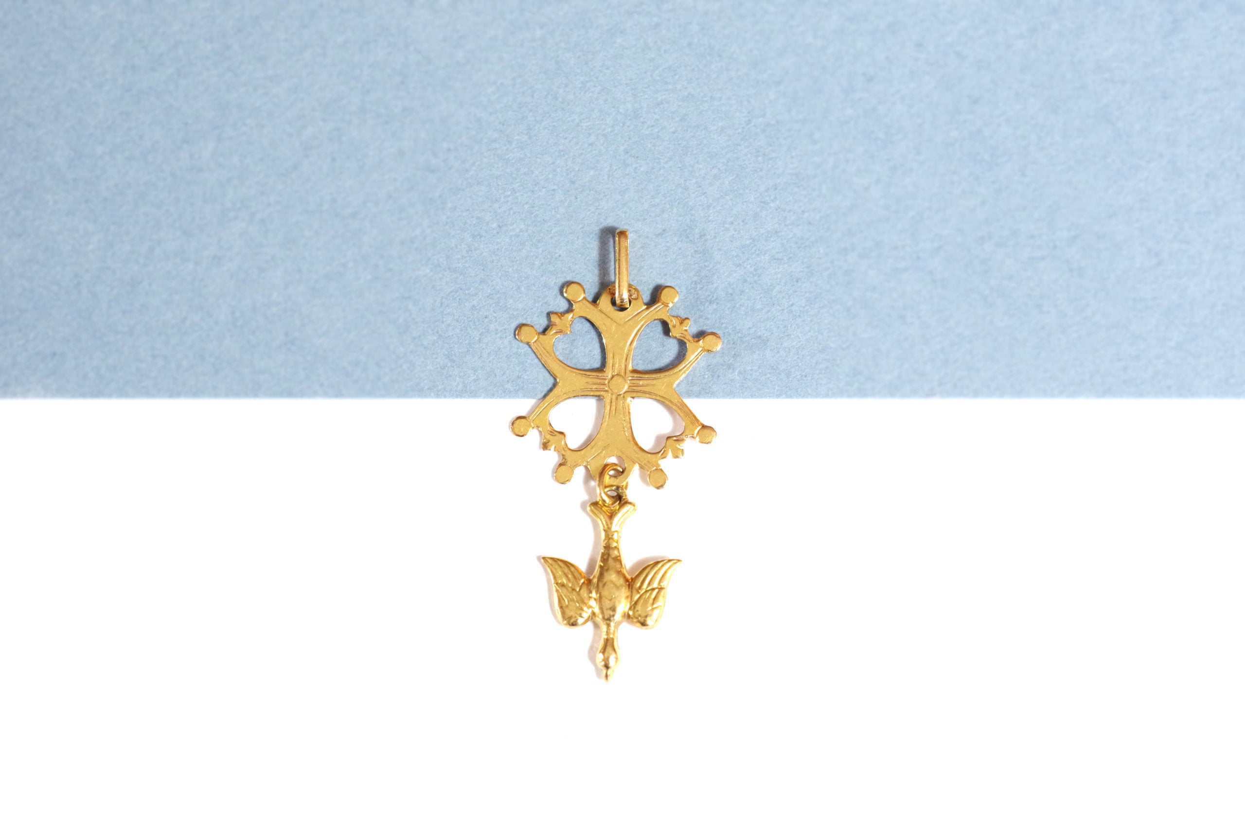 pendentif croix huguenote en or 18k bijou baptême