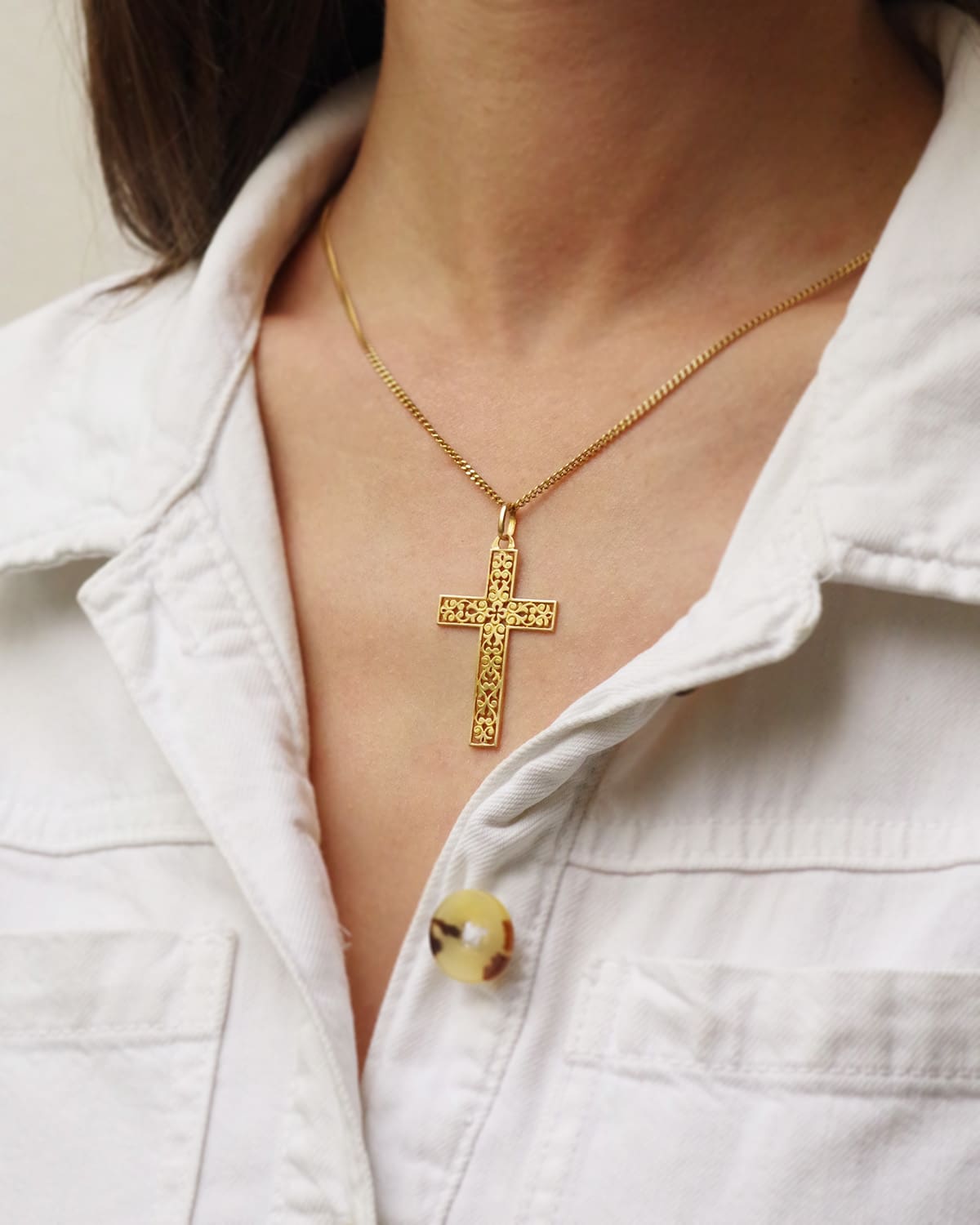 Pendentif corix ajourée en or