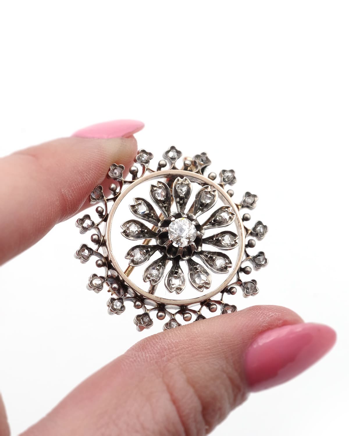 broche rosace diamants