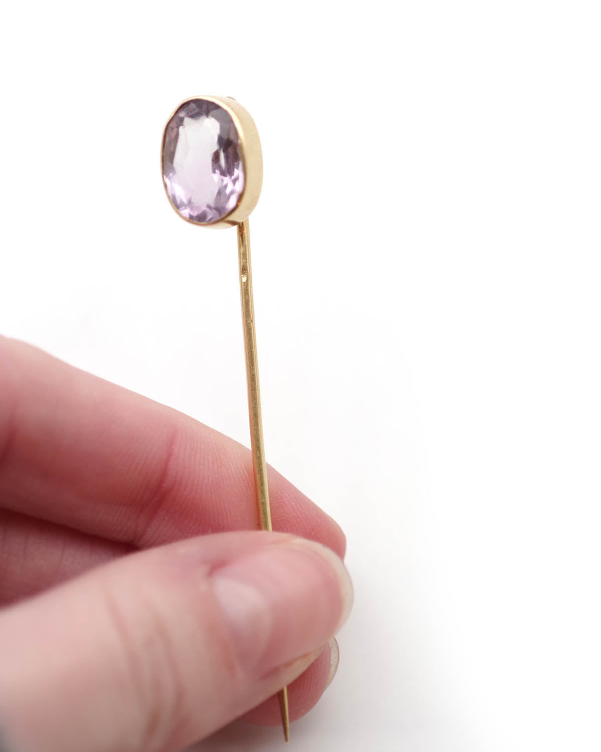 Epingle amethyste en or