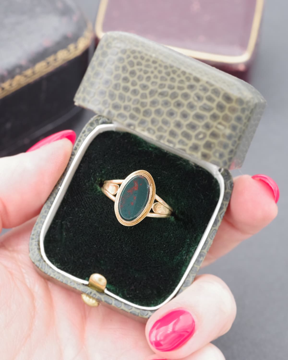Bloodstone secret ring in gold