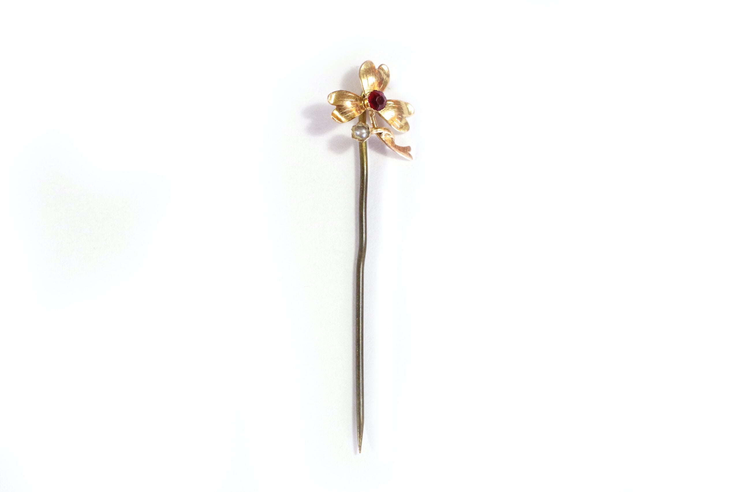 Gold clover tie pin