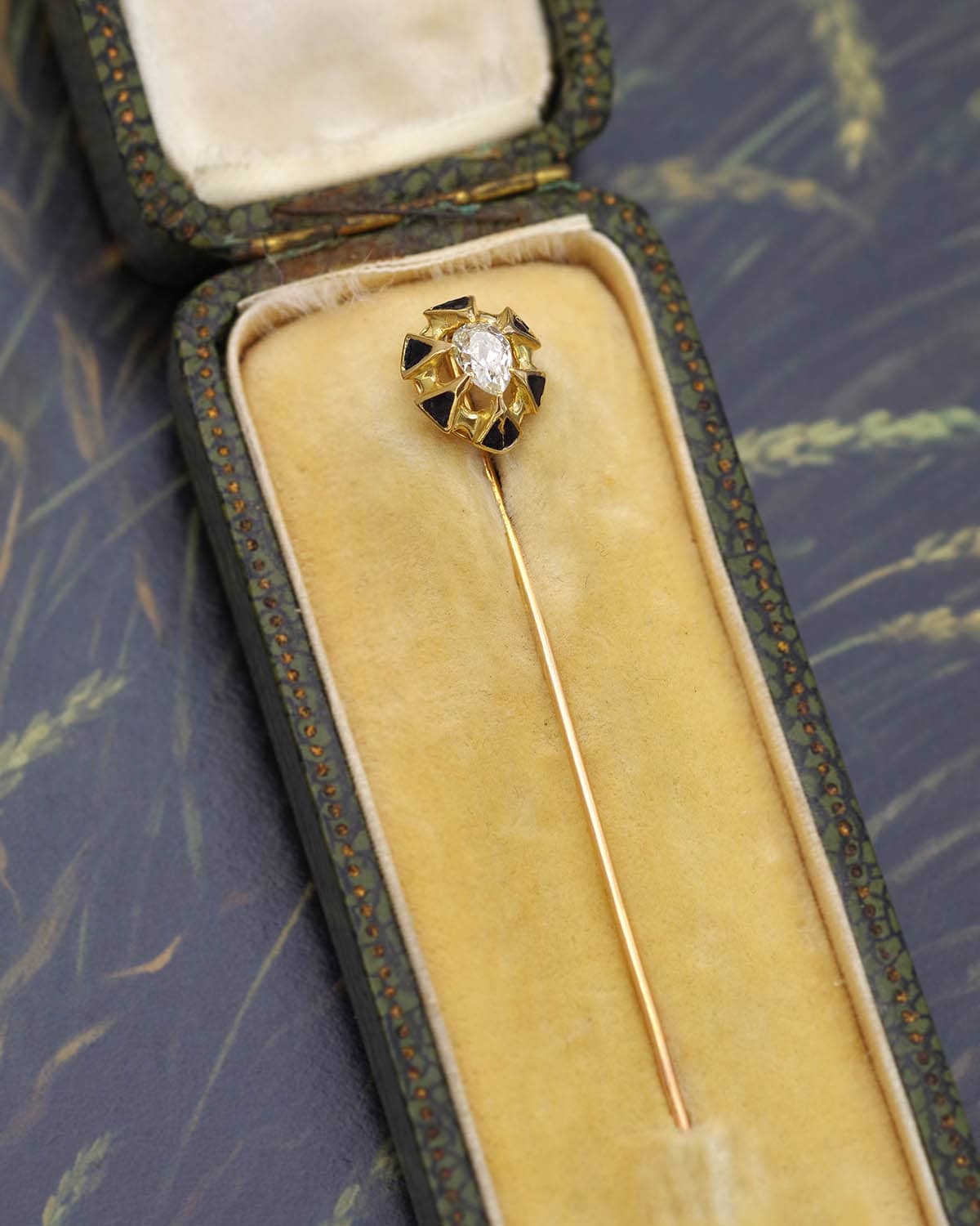 Epingle diamant taille poire émaillée