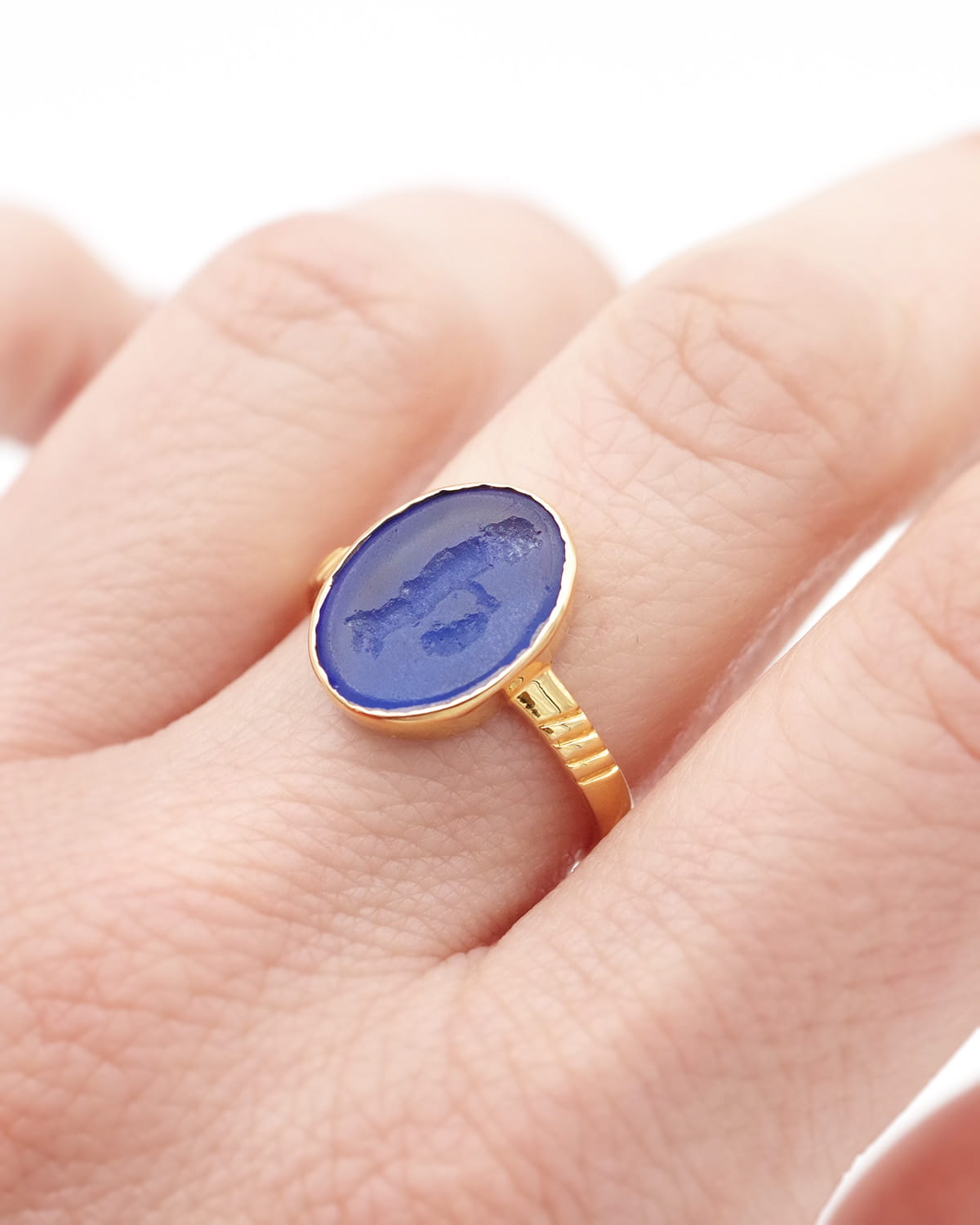 intaglio blue ring in gold