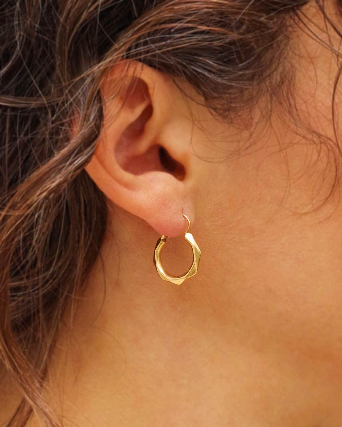 boucles d'oreille créoles à facette
