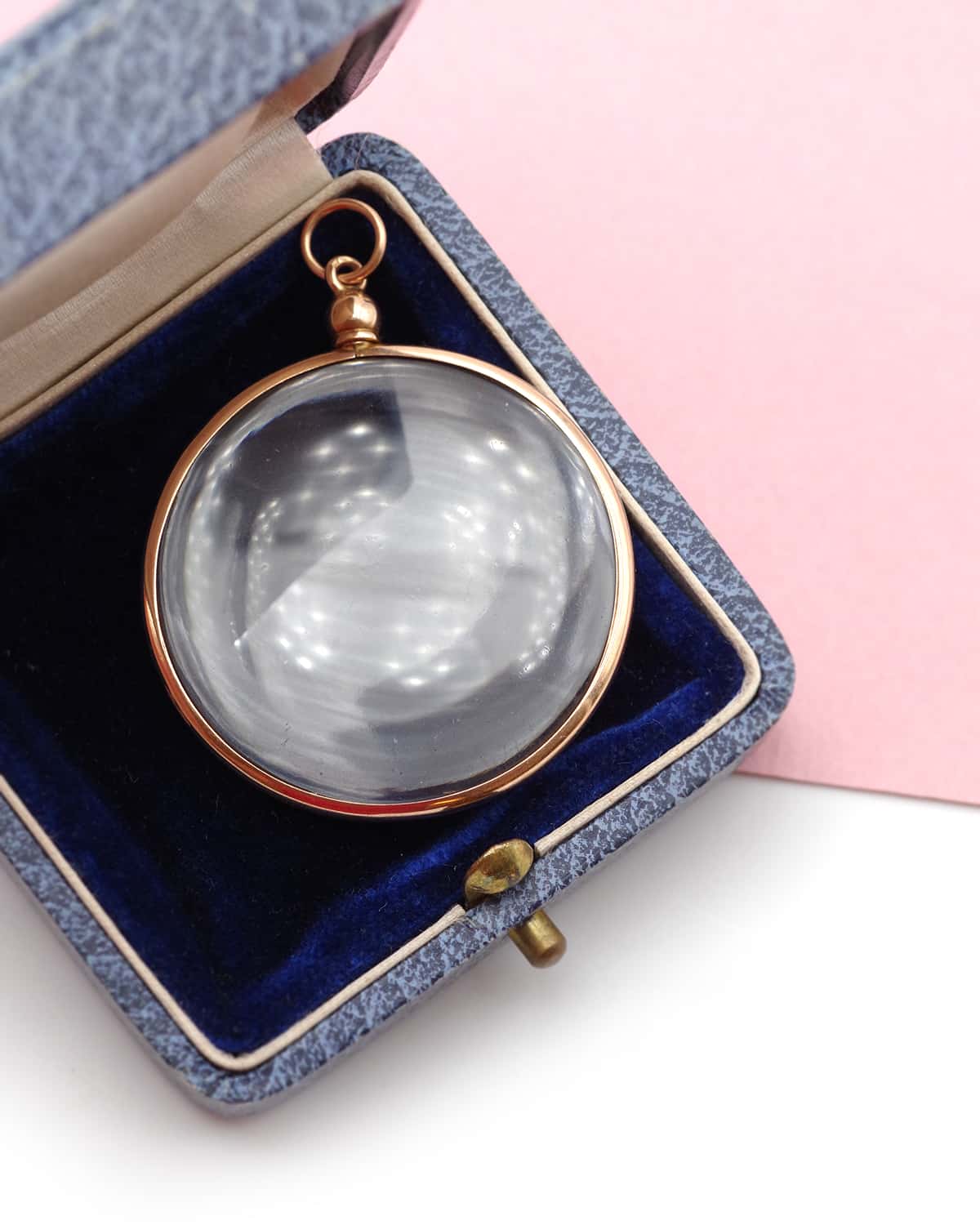 Victorian locket pendant in gold