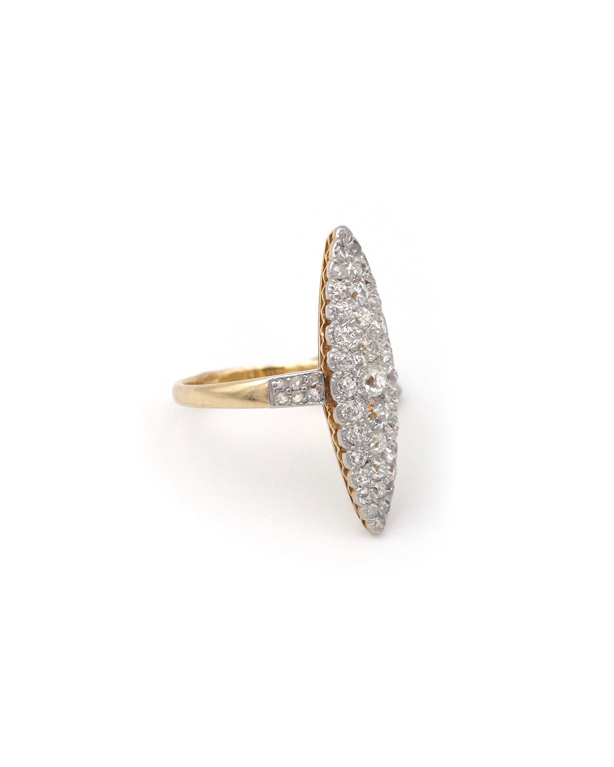 Wedding ring in gold with diamonds