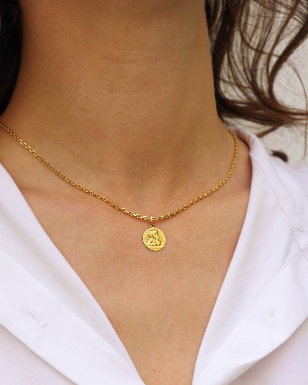 Retro raphael angel pendant in gold