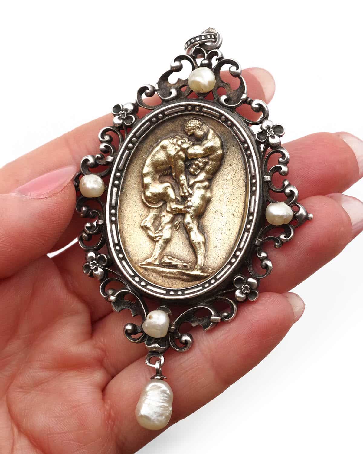 Pendentif Hercule combattant le lion de Némée