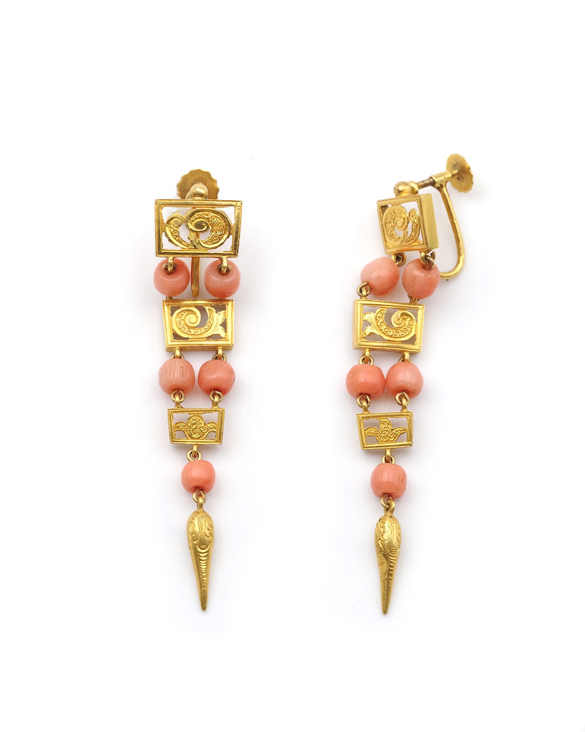 Boucles d'oreille corail en or