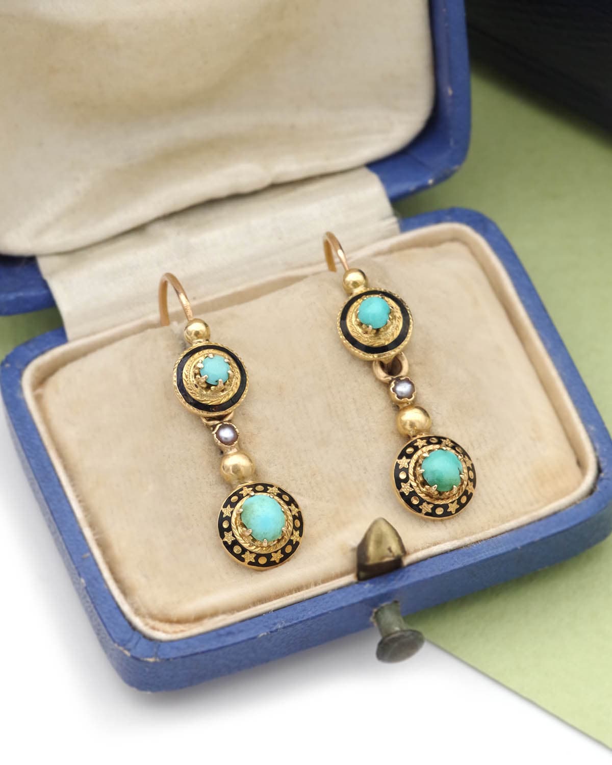 boucles pendants en or et émail
