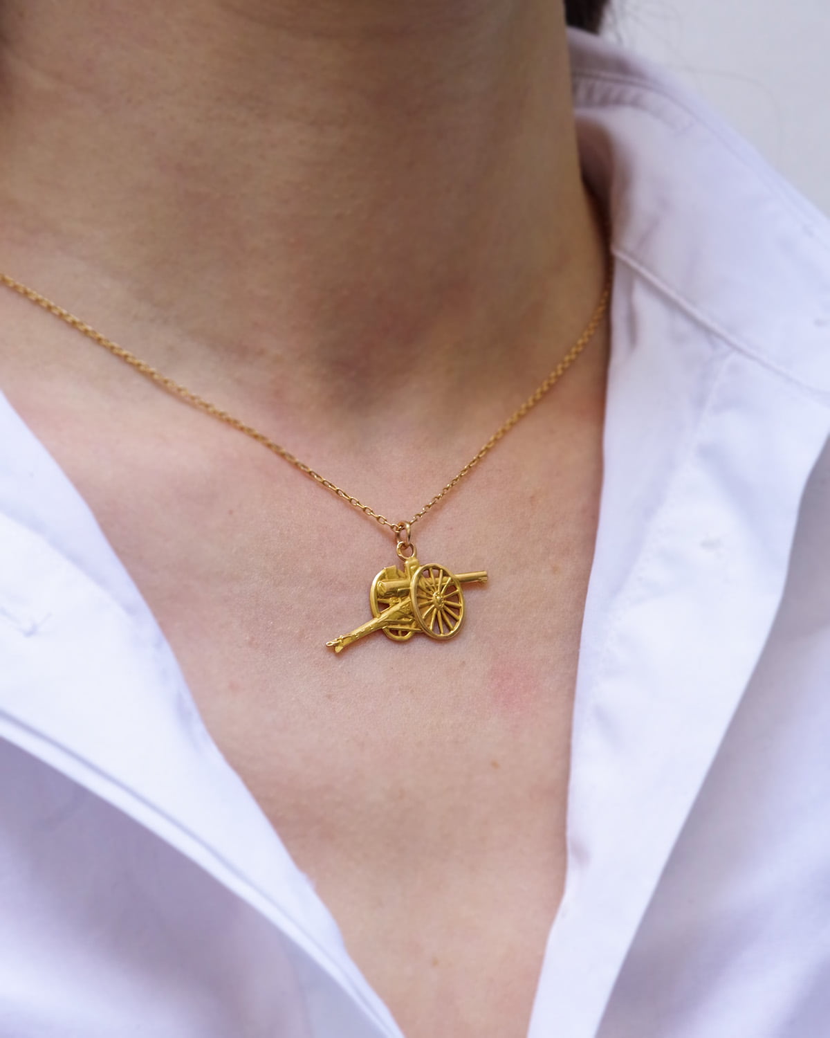 Antique WWI Le glorieux pendant