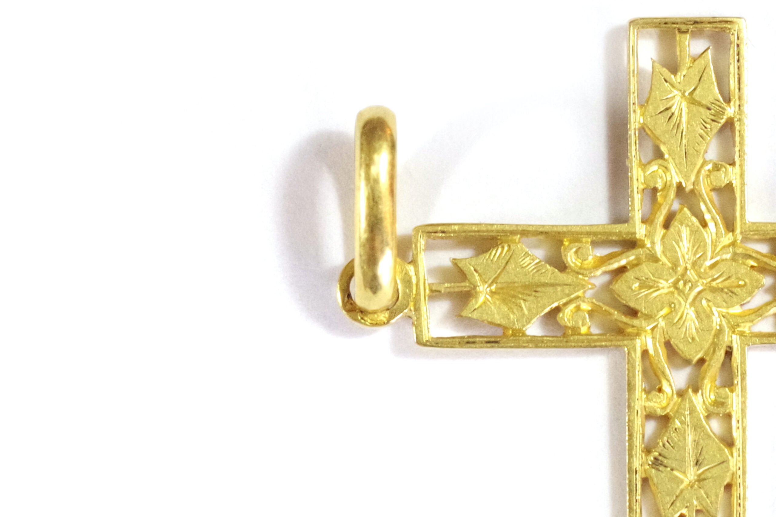 Ivy Christian cross pendant