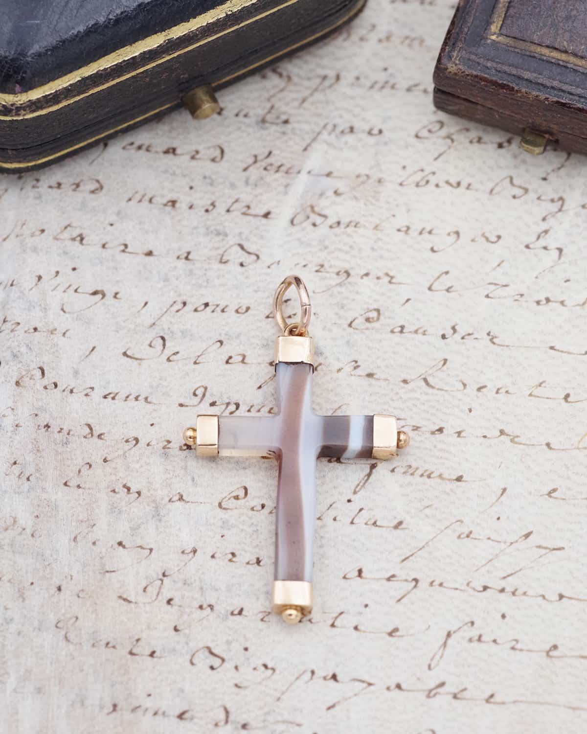 Pendentif croix agate