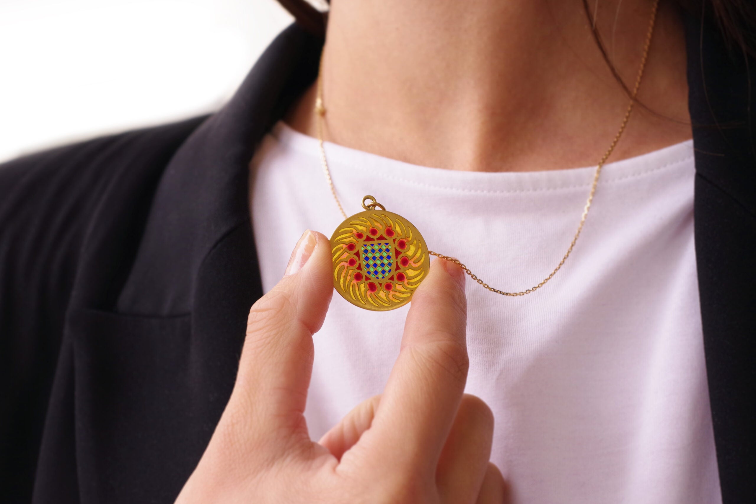 pendentif style art nouveau en émail plique a jour