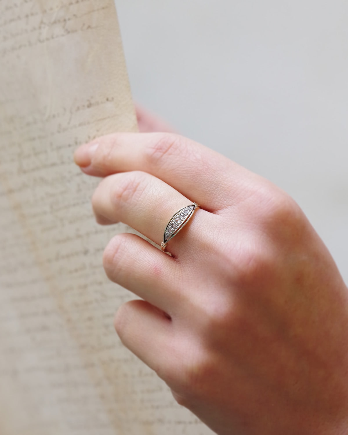 Bague diamant jarretiere en or