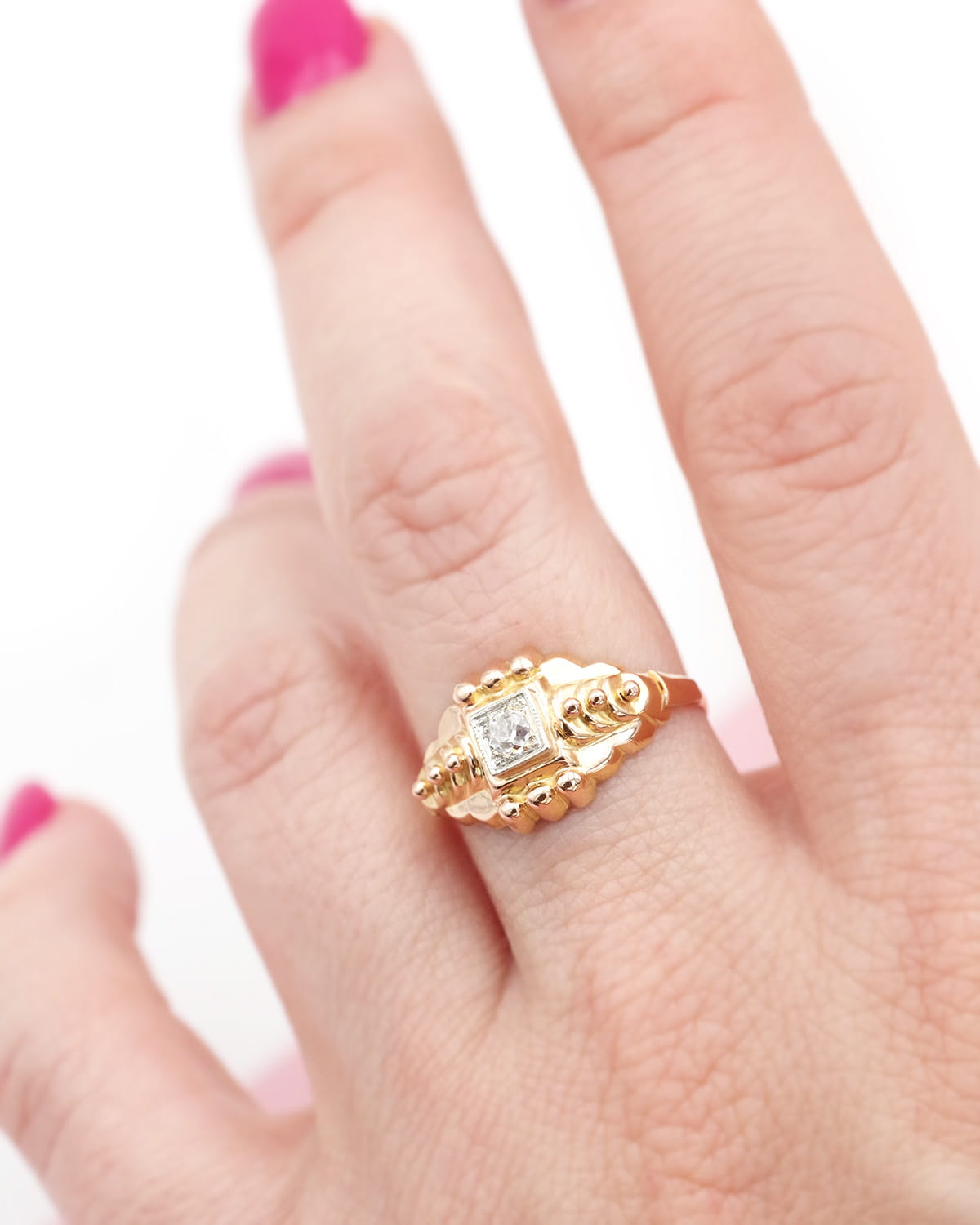 Retro diamond ring in gold
