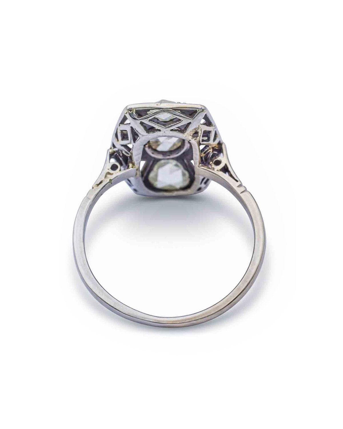 Diamond cluster ring in platinum