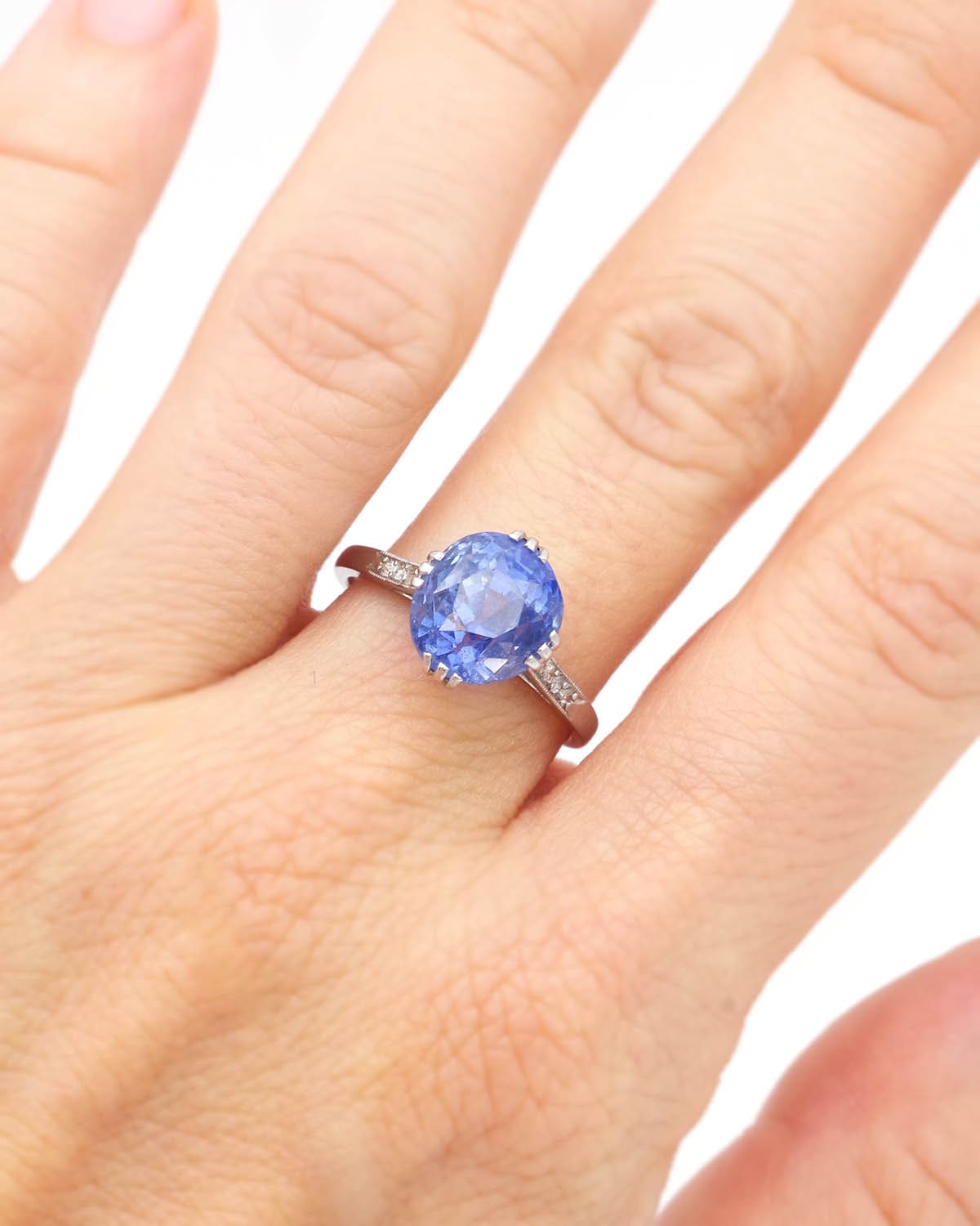 Art deco Unheated sapphire ring in platinum