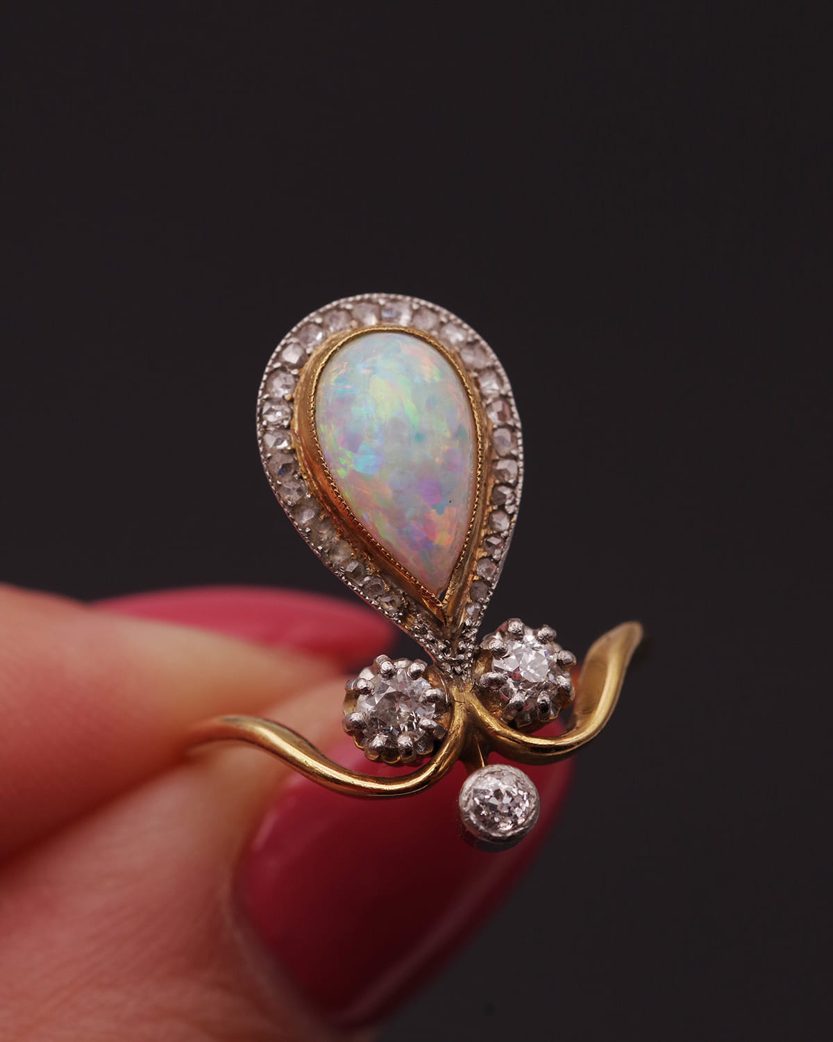 tiara Opal diamond ring in gold
