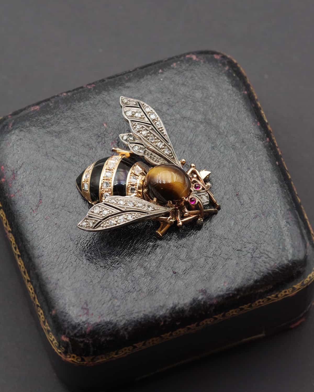 broche ancienne bourdon