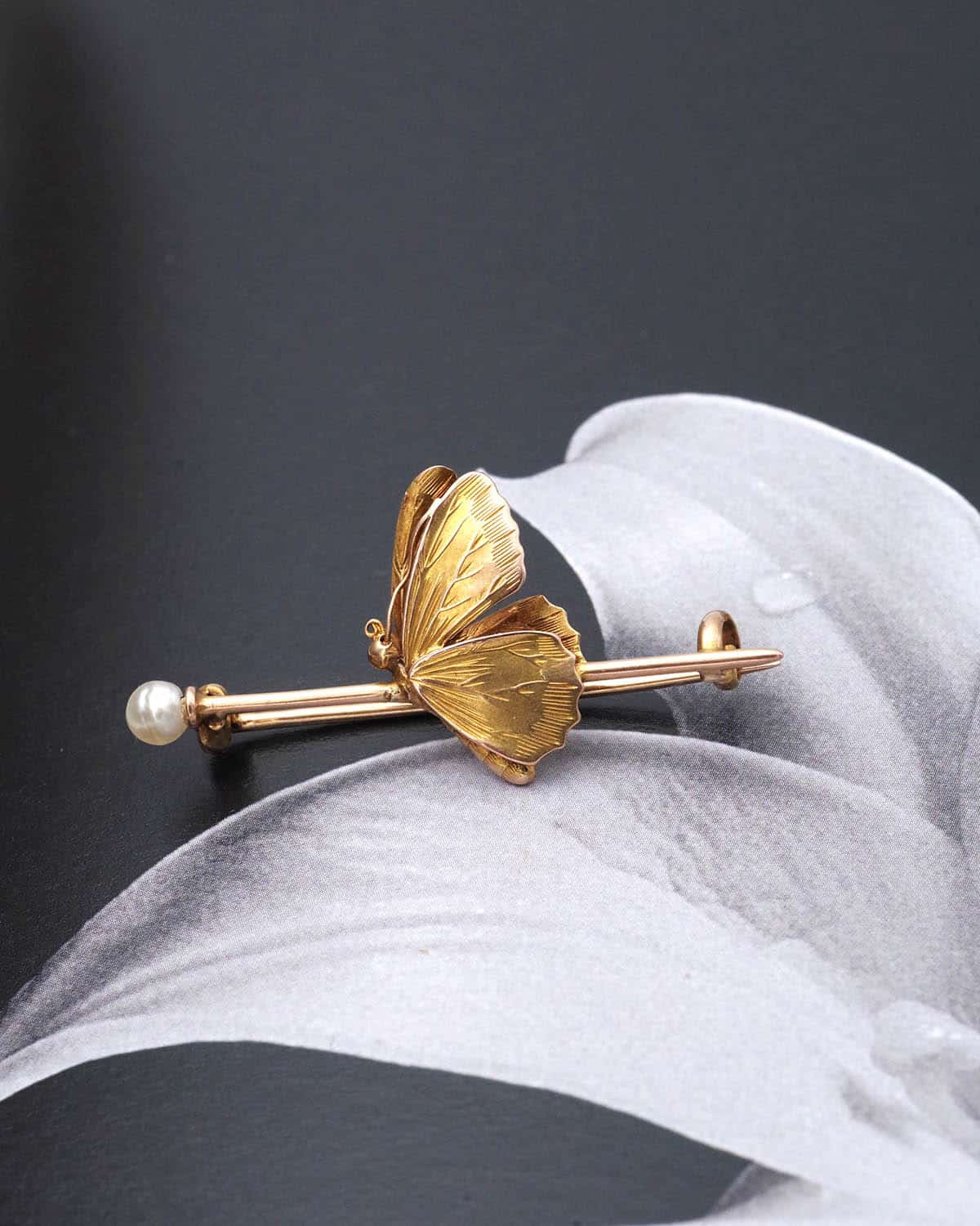 Broche perle fine papillon