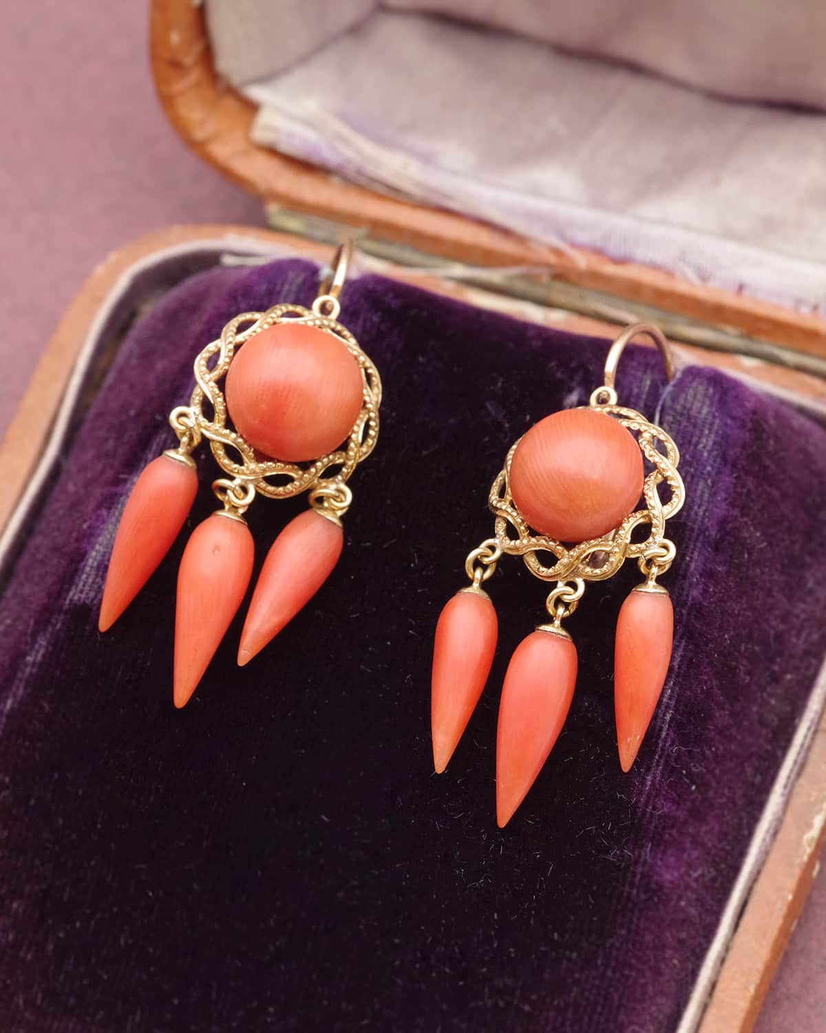 Pendants d'oreille corail en or