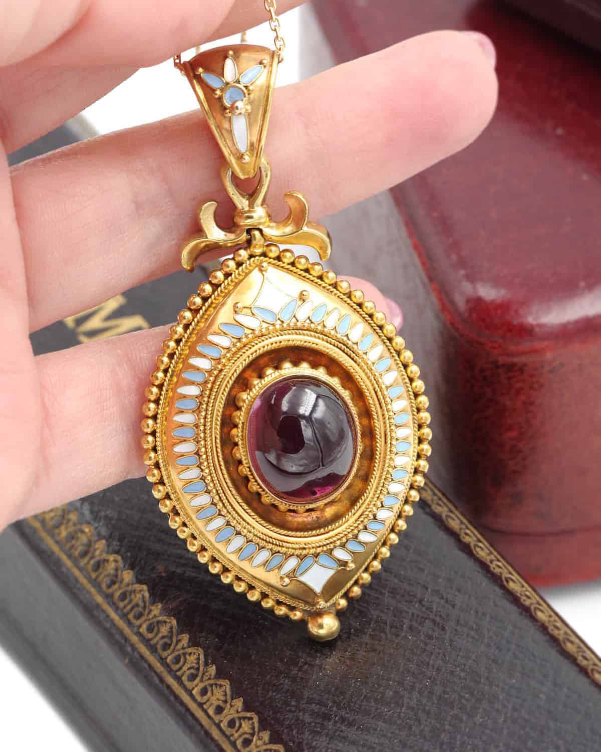 Granulation and filigree garnet pendant