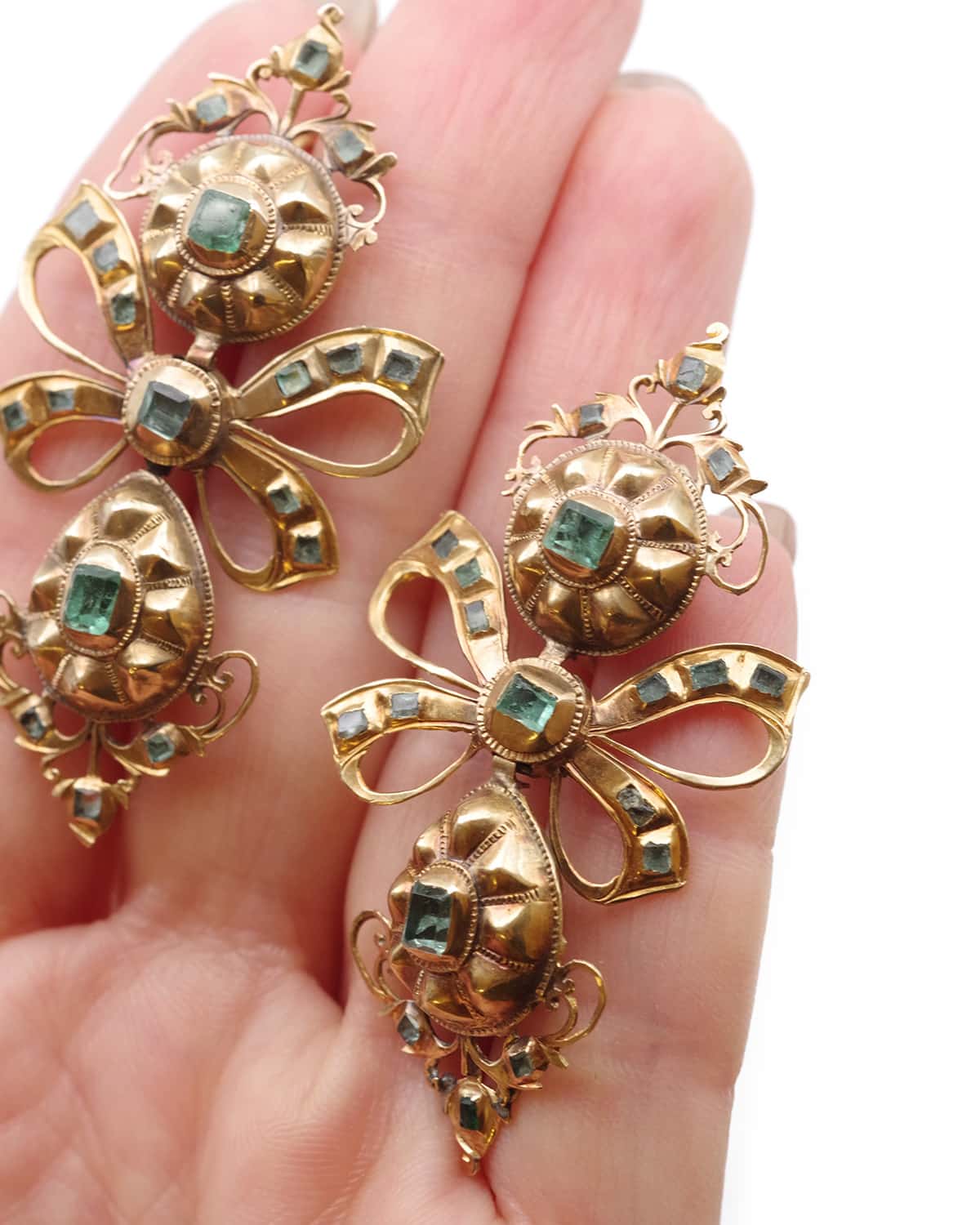 Boucles d'oreille anciennes émeraudes