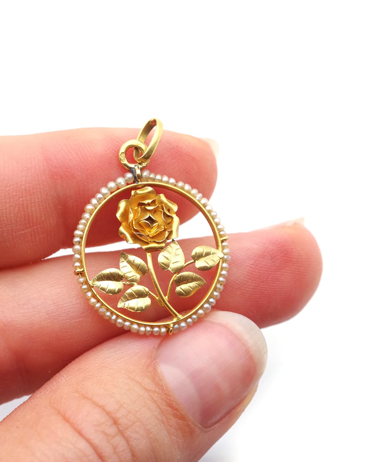 18k gold flower pendant