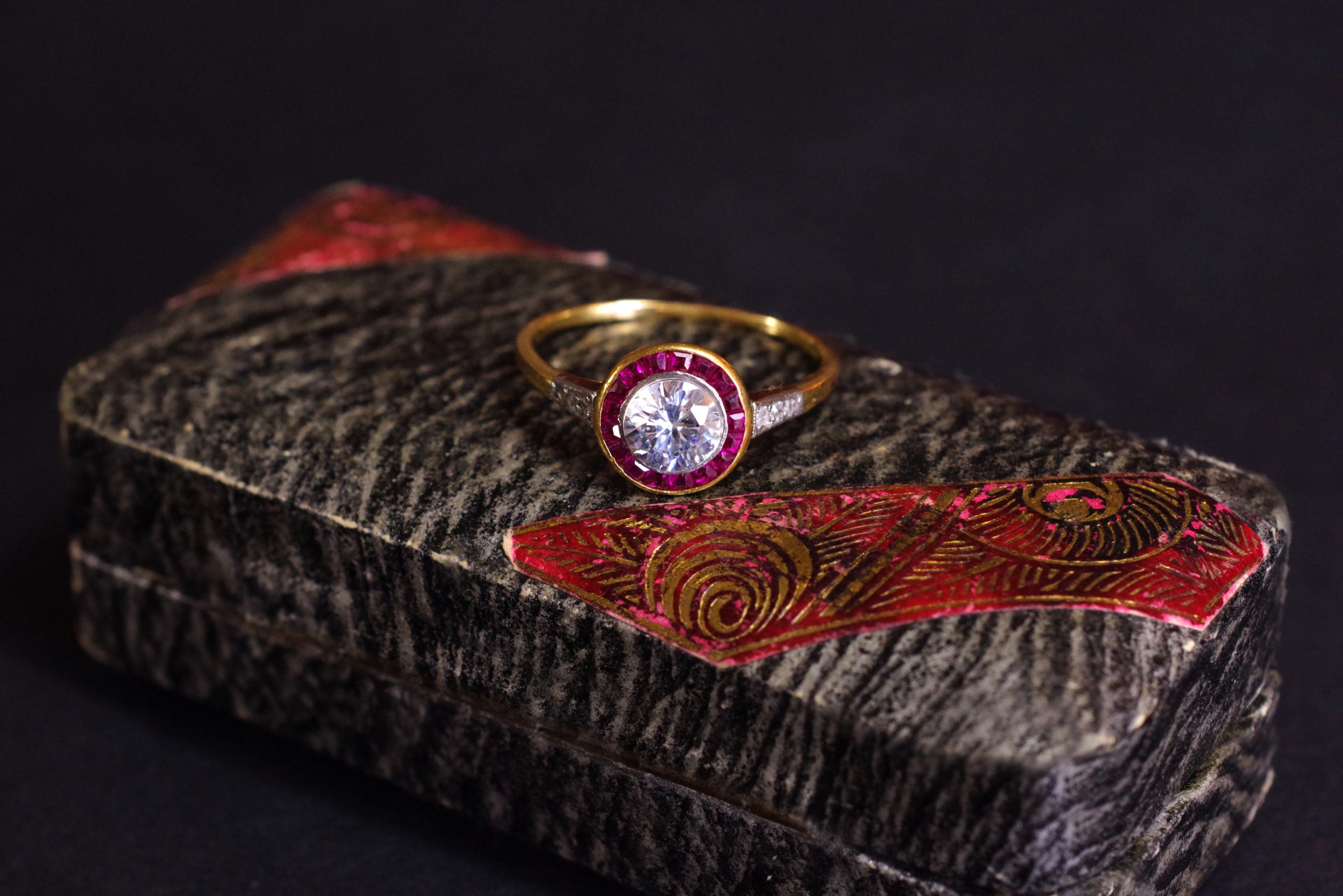 Bague Art Deco rubis et CZ