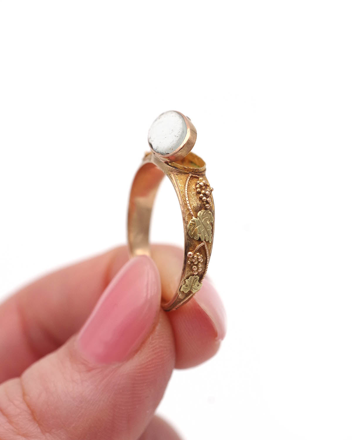 Bague secret pampre de vigne en or