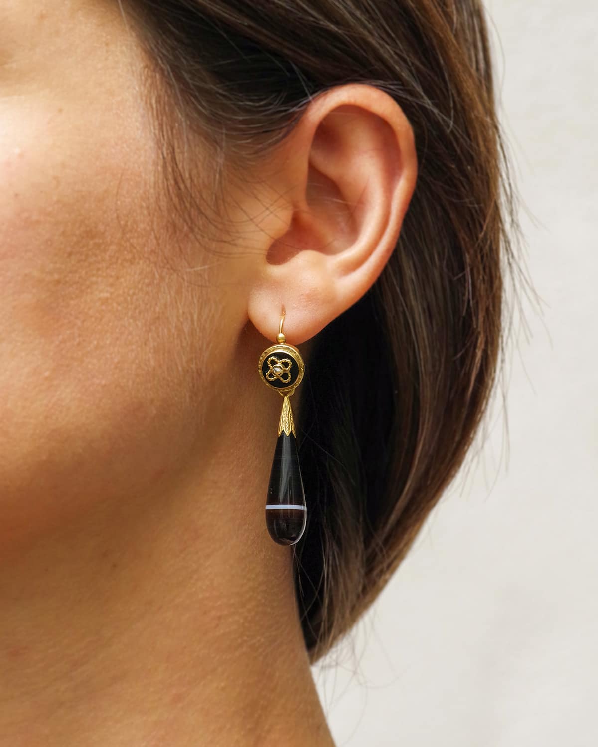 Victorian mourning black earrings in gold