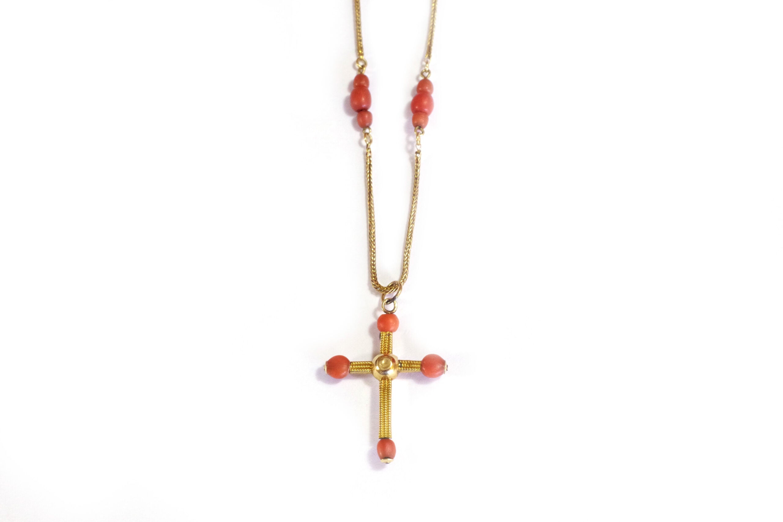 Collier ancien croix corail