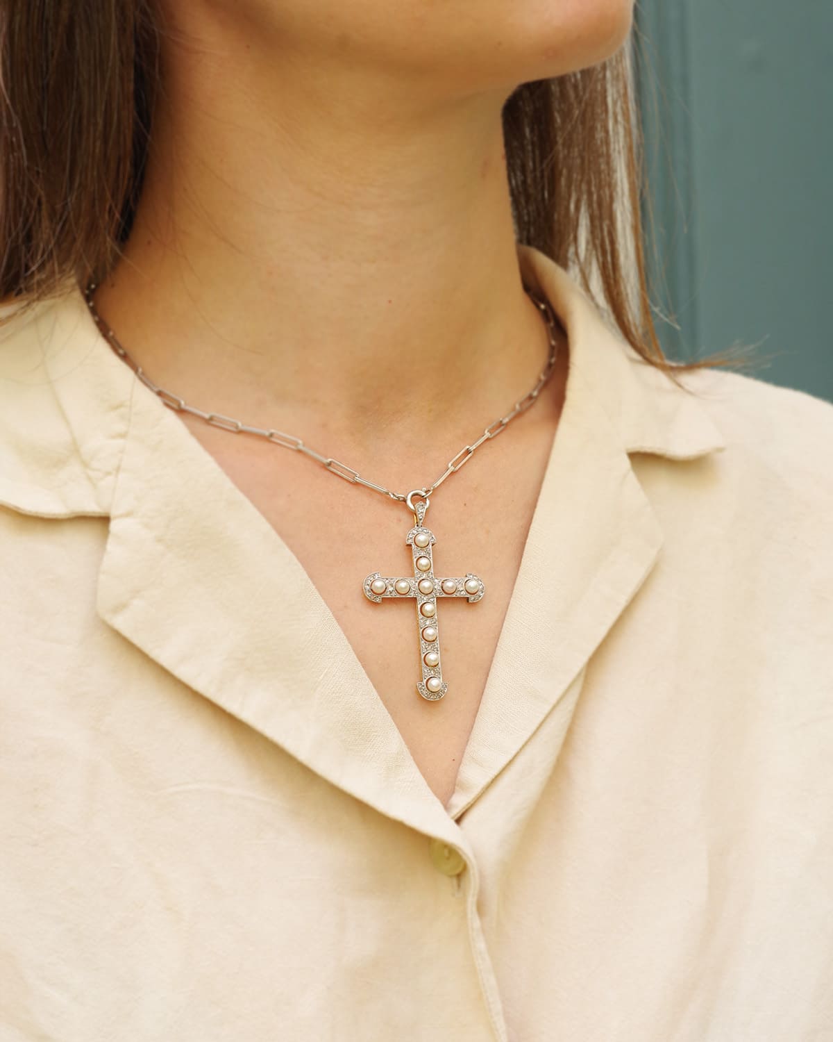 Belle epoque pendant cross