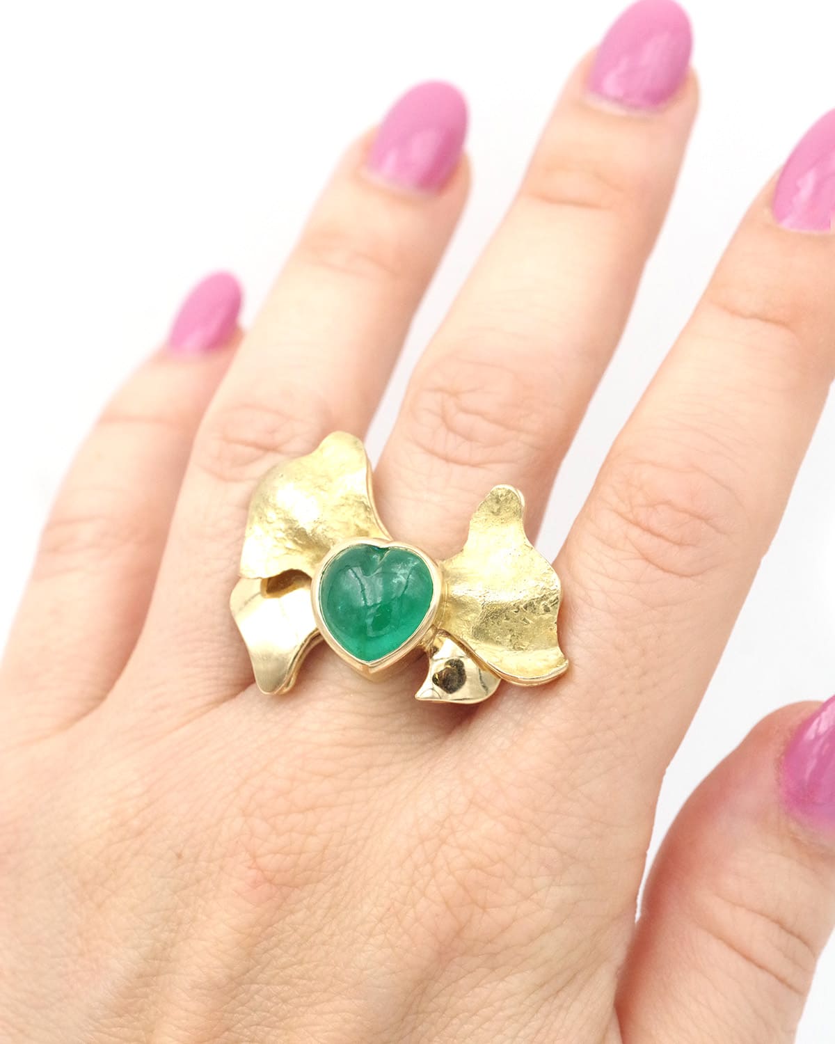 Massiv bow emerald ring