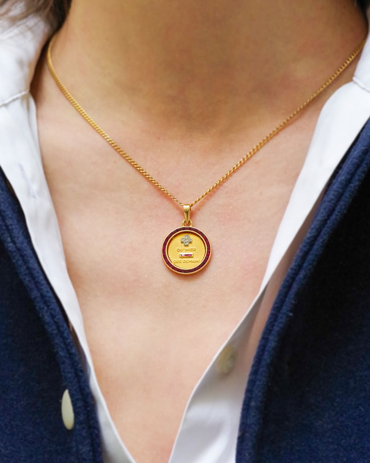 Médaille augis halo rubis