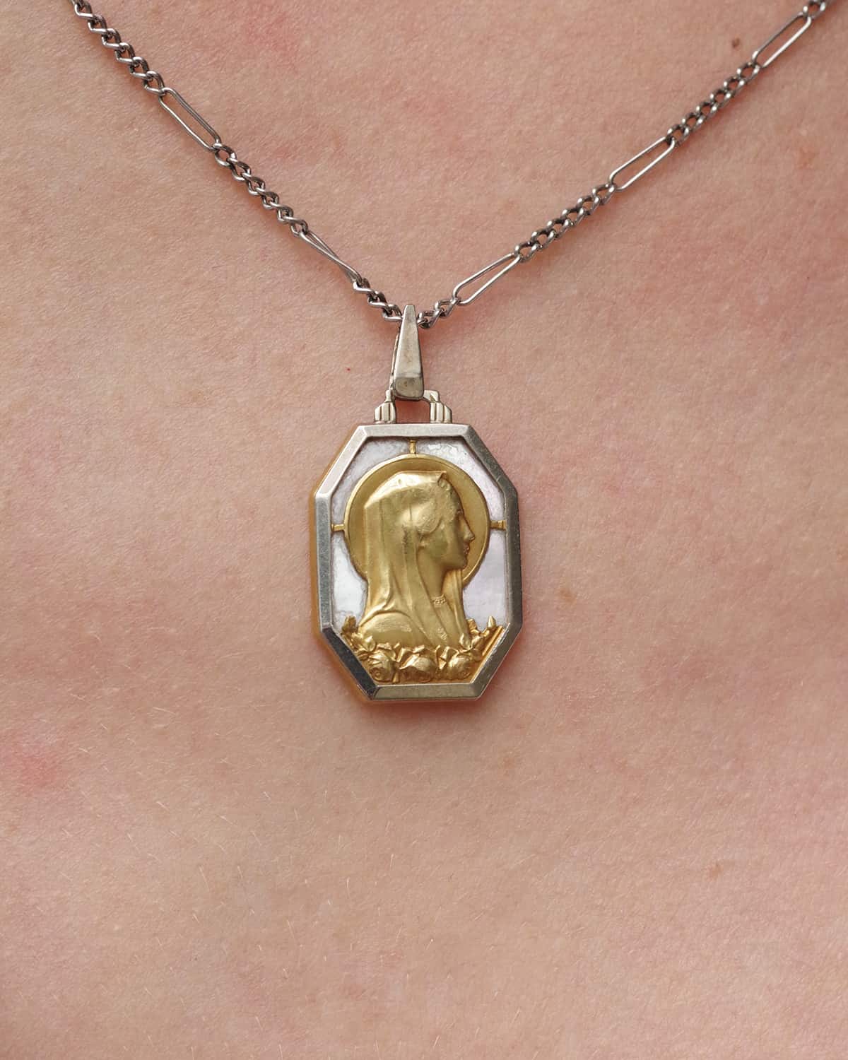 Médaille religieuse en platine