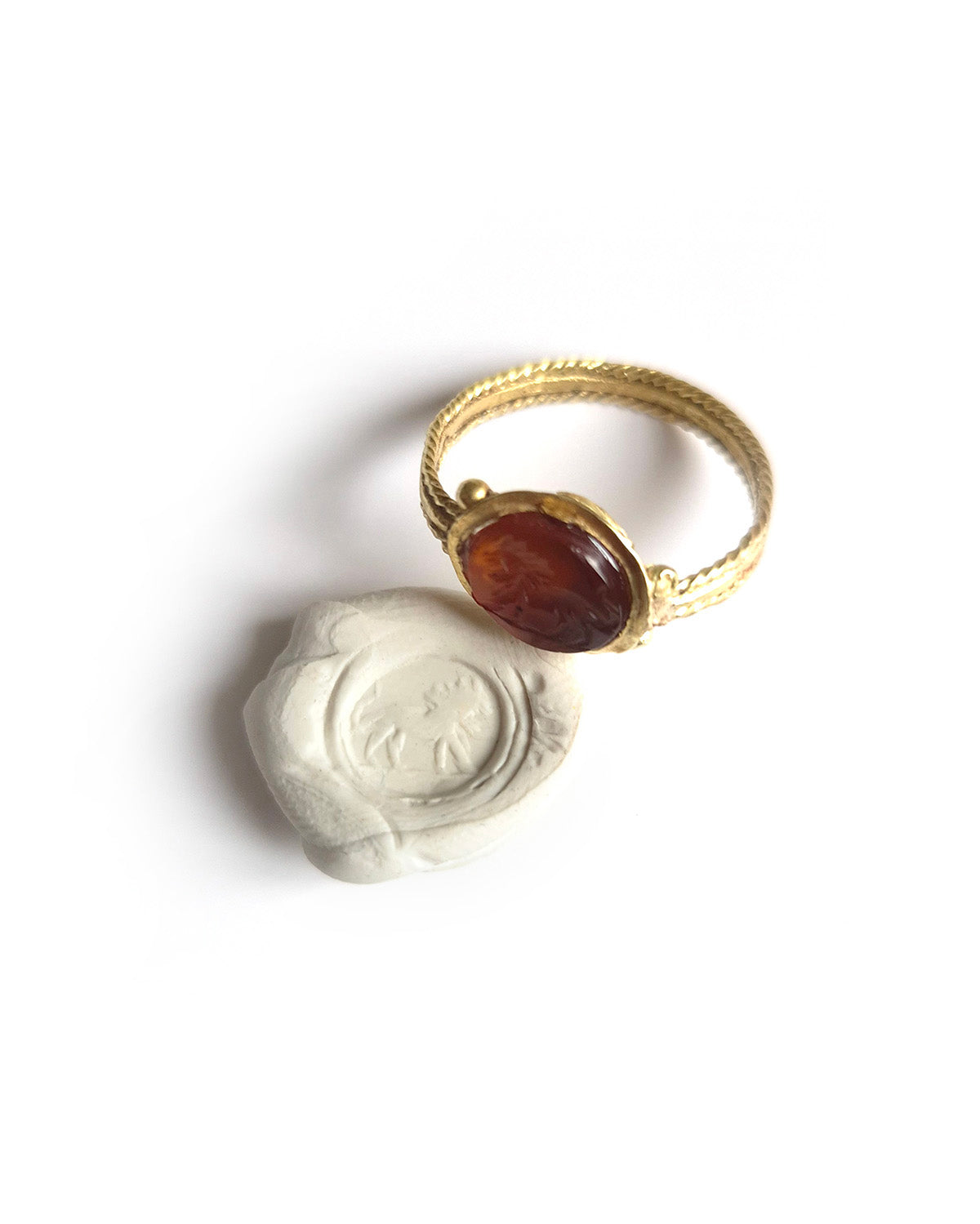 bague intaille lion en or 22k