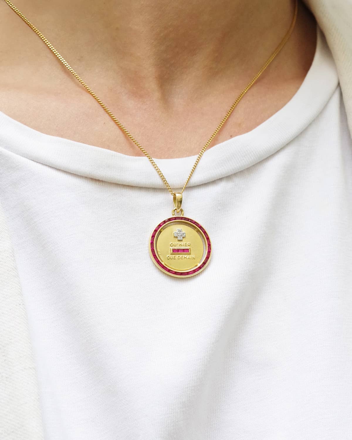 Augis love medal in gold