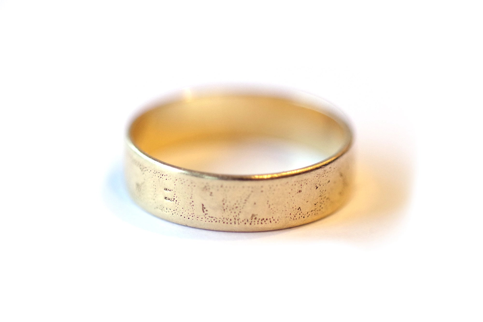 gold Orhoitzapena ring